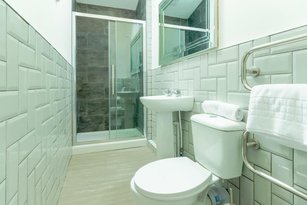 526 Gloucester Flat 1 - Hopewell Apartment